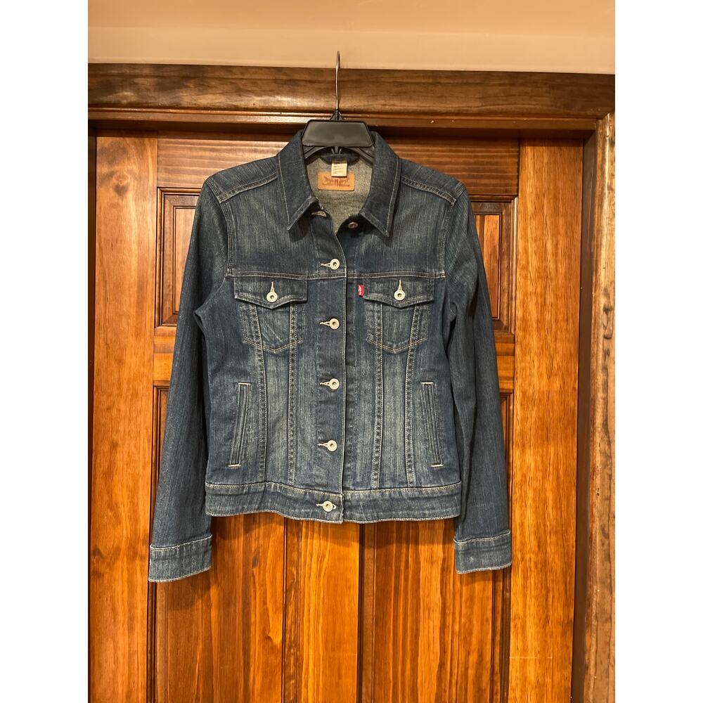 Levi’s trucker jacket size small